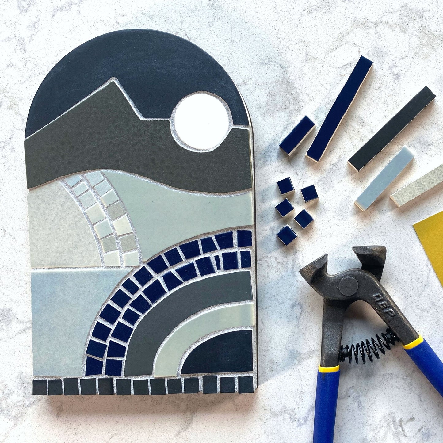 New Day - Nightfall mosaic kit with tile nippers